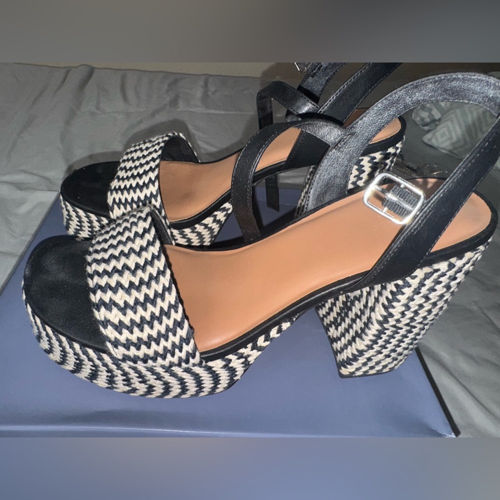 Black and White Women's Platform Sandals size 11 in box